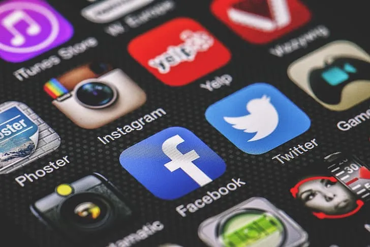 Social media icons (Facebook, Twitter, YouTube) illustrating Web2 era
